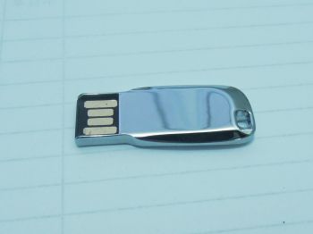 Memoria USB cob-686 - CDT686 frontside.jpg